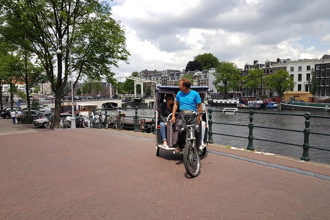 1,5 hours Amsterdam Rickshaw Tour - From your hotel to the Canal Ring