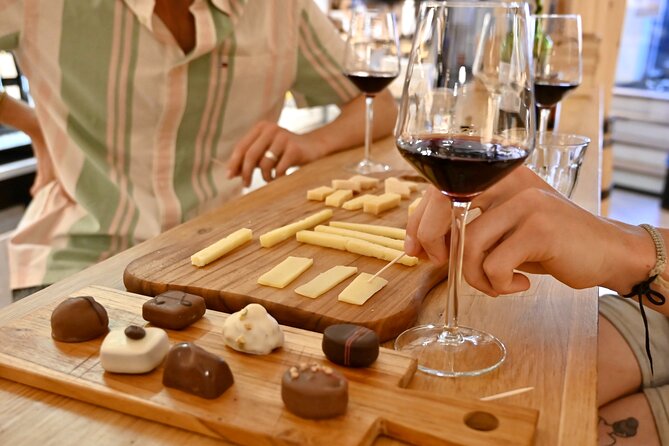 10 Tastes of Amsterdam: Food Tour by UNESCO Canals and Jordaan - Canal-side sights and Dutch chocolate