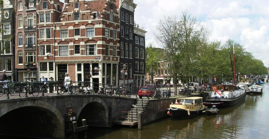 2.5-Hour Amsterdam Sightseeing Tour by Bike - Canal intersections give you Amsterdam’s best first impression