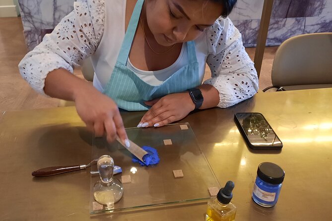 2 Hour Making Rembrandt's Traditional Oil Paints in Amsterdam - Is $114.88 per person fair?