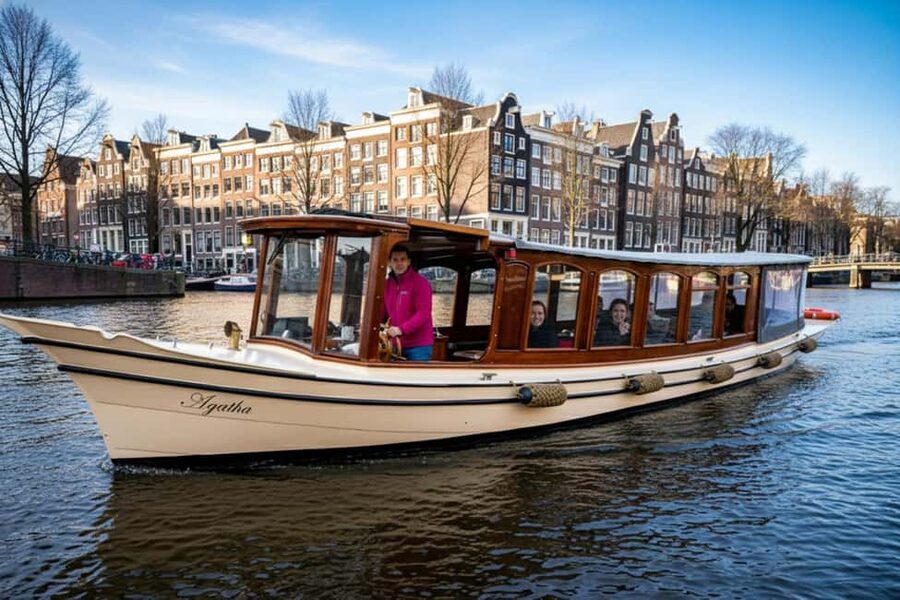 Amsterdam:1.5-Hour Canal Cruise local Guide, Drinks & Snacks - Key points to know before boarding