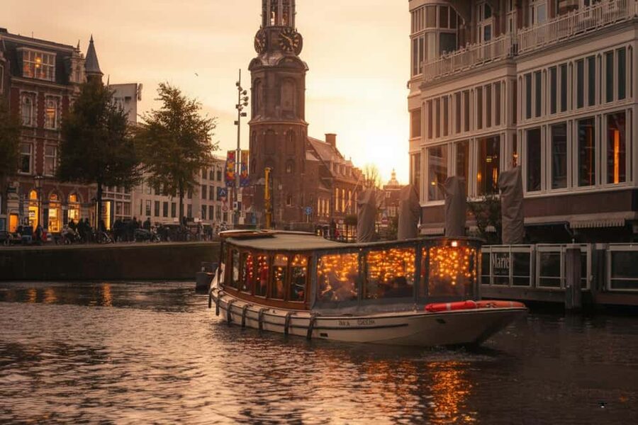 Amsterdam:1.5-Hour Canal Cruise local Guide, Drinks & Snacks - Museums, canal houses, and the city center