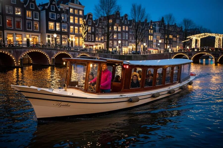 Amsterdam:1.5-Hour Canal Cruise local Guide, Drinks & Snacks - Dutch snacks, drinks, and the social side