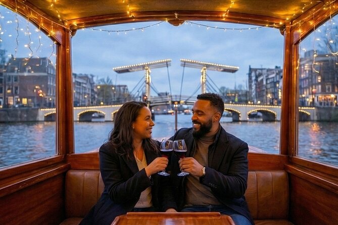 Amsterdam 1-Hour Canal Cruise With Live Guide - Entertainment districts after dark