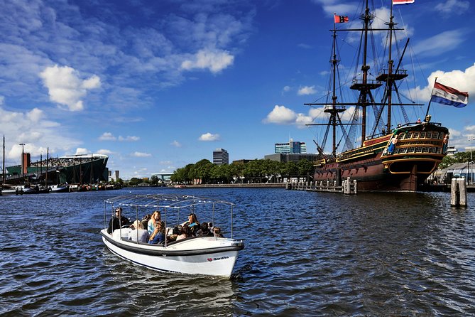 Amsterdam 2-hour Private Canal Cruise with Live Guide and Drinks - Meeting at Prinsengracht 375