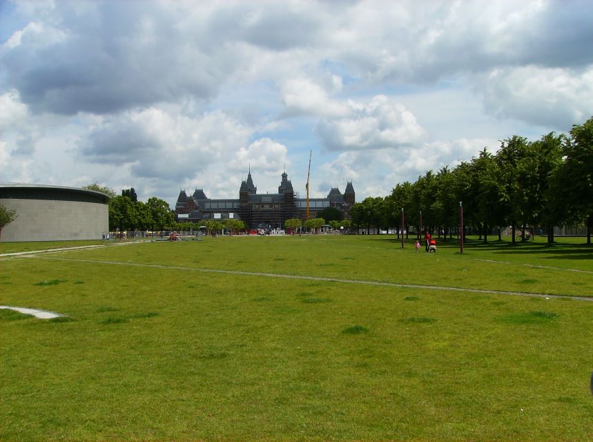 Amsterdam: 2-Hour Sightseeing Tour by Rickshaw - How the Guide Shapes the Experience