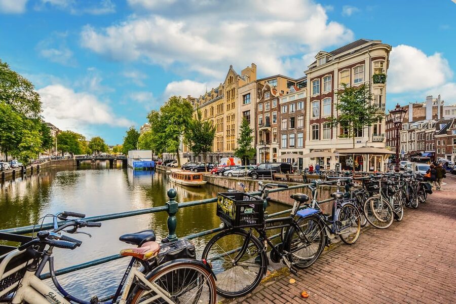 Amsterdam: 3-Hour Private Bike Tour of the City Center - Which guide and pace should you request?