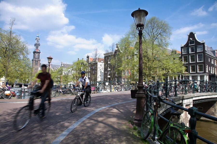 Amsterdam: 3-Hour Private Bike Tour of the City Center - Why Amsterdam works so well from a bicycle seat