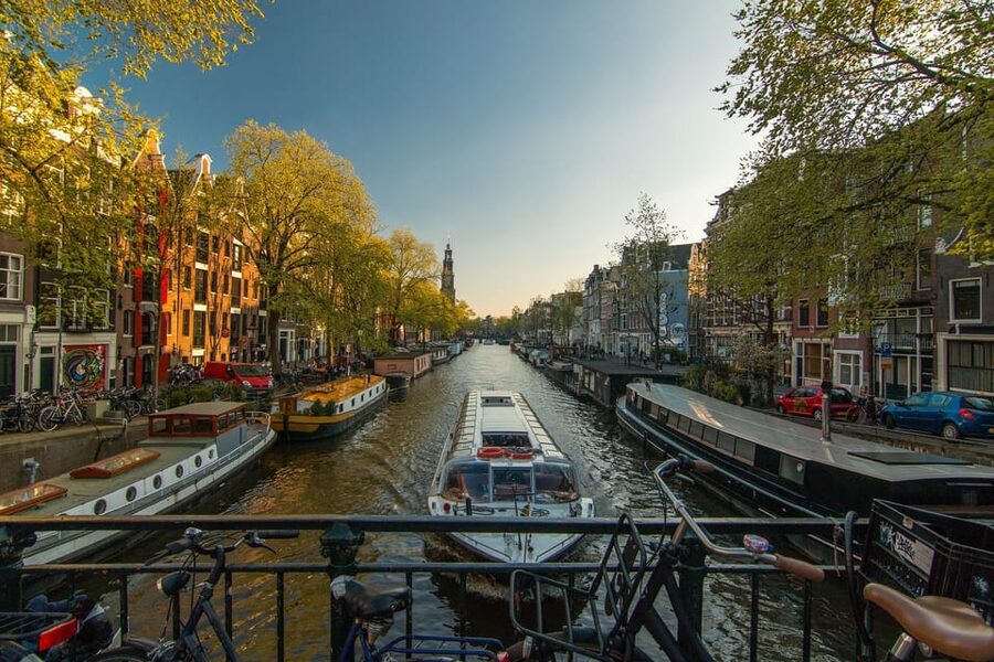 Amsterdam: 3-Hour Private Bike Tour of the City Center - Heineken Brewery and the busier city center
