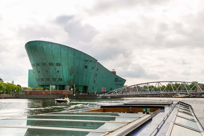 Amsterdam: 75 Minute City Canal Cruise with Audio Guide - Choosing the right departure time
