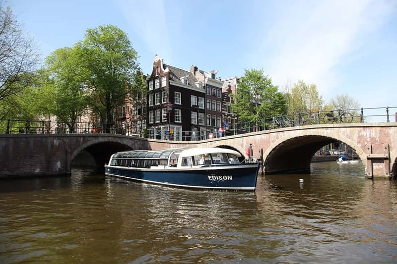 Amsterdam: 75 Minute City Canal Cruise with Audio Guide - Starting south of the center