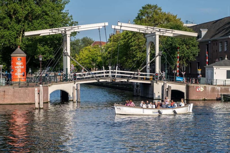 Amsterdam: 75 minute Open Boat Canal Cruise with Live Guide - What the live commentary adds