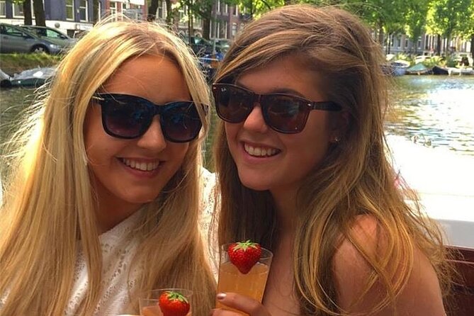 Amsterdam 90-min Private Canal Cruise with Live Guide and Drinks - The Seven Bridges on Reguliersgracht