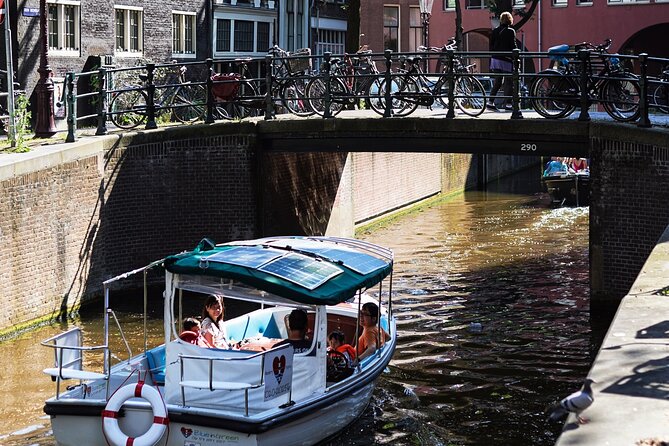 Amsterdam 90-min Private Canal Cruise with Live Guide and Drinks - Guides, commentary, and the human element