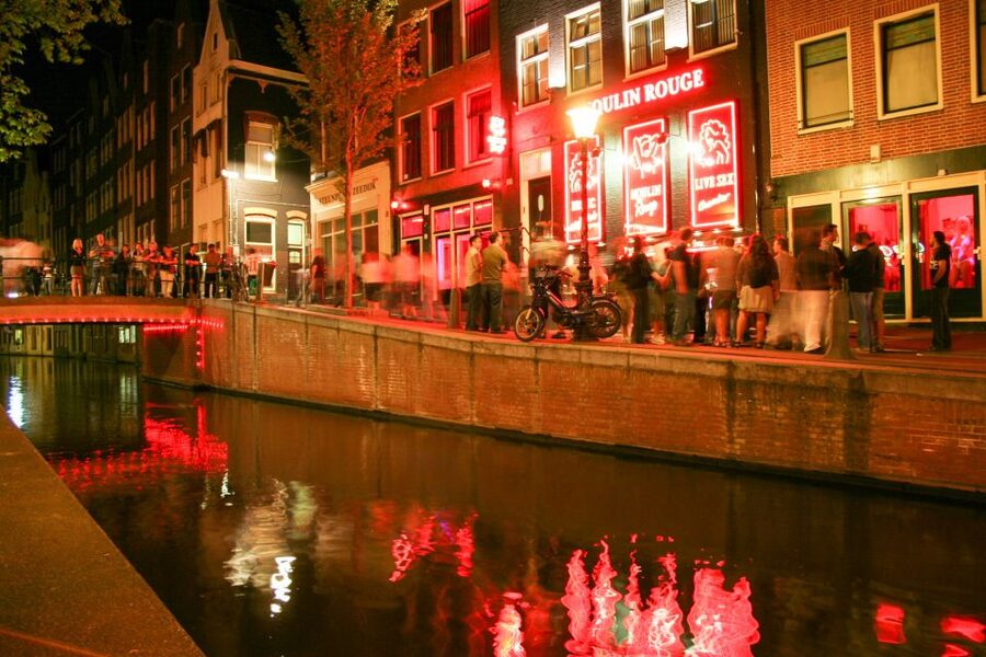 Amsterdam: After Dark Red Light District Tour - The Bulldog and Amsterdam’s coffeeshop culture