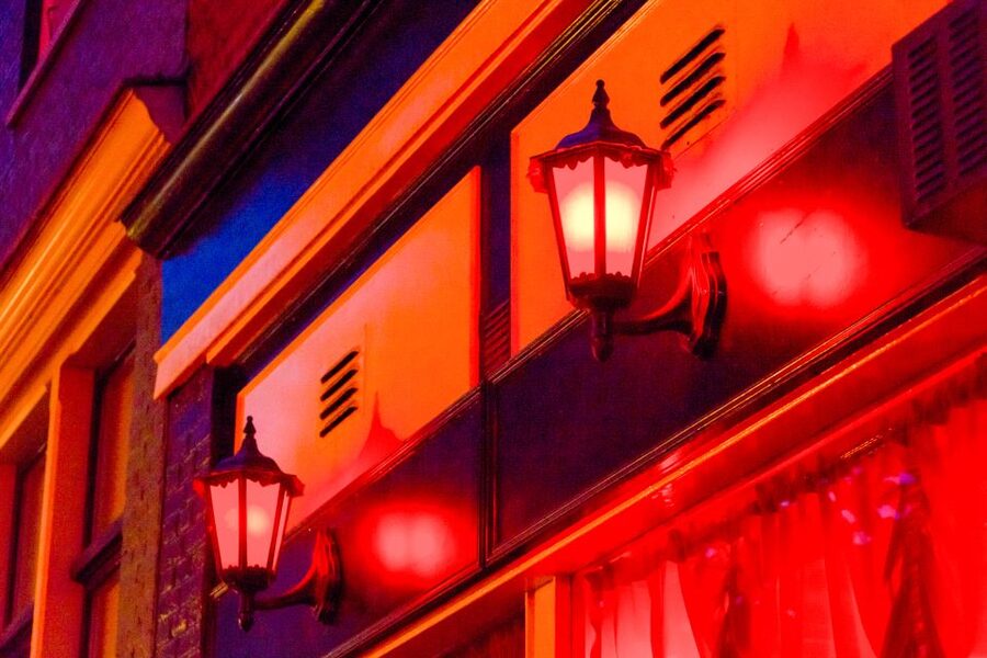 Amsterdam: After Dark Red Light District Tour - A five-minute look at a quieter corner