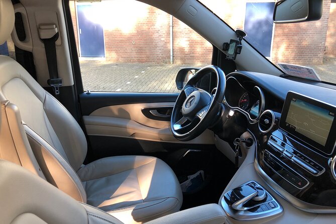 Amsterdam Airport Schiphol (AMS) Private Transfer to Amsterdam - A straight ride after a long flight