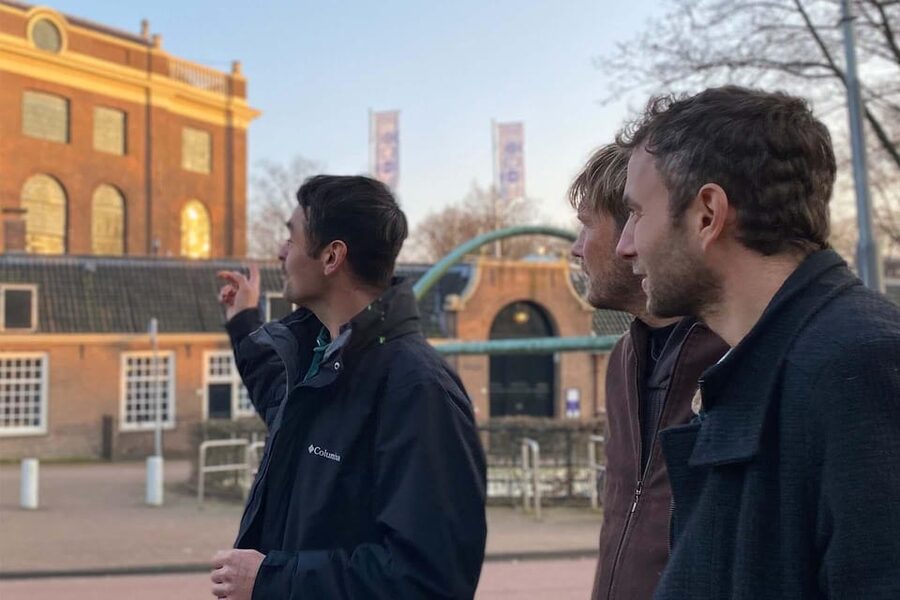 Amsterdam: Anne Frank Guided Small Group Walking Tour - De Silveren Spiegel and the human scale