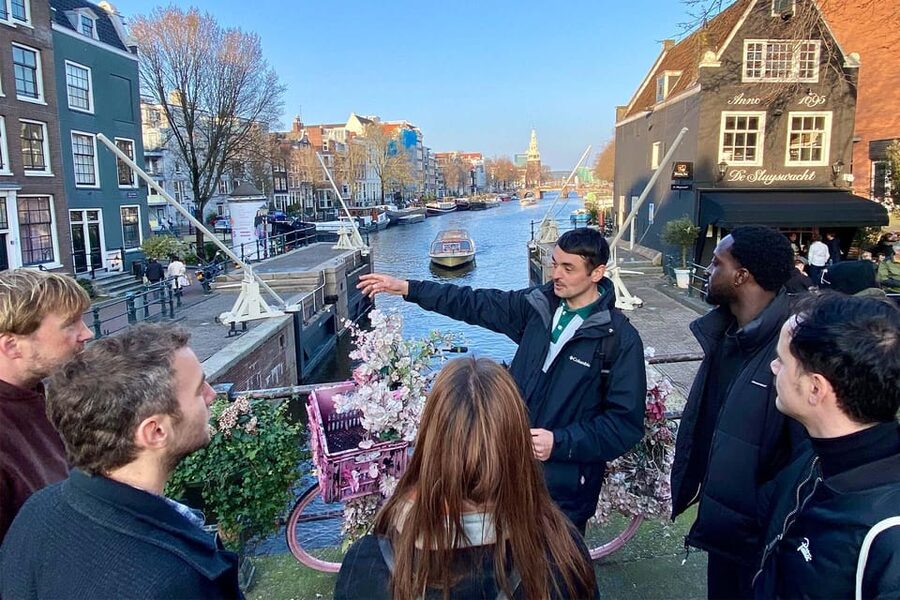 Amsterdam: Anne Frank Guided Small Group Walking Tour - Guide quality makes the difference