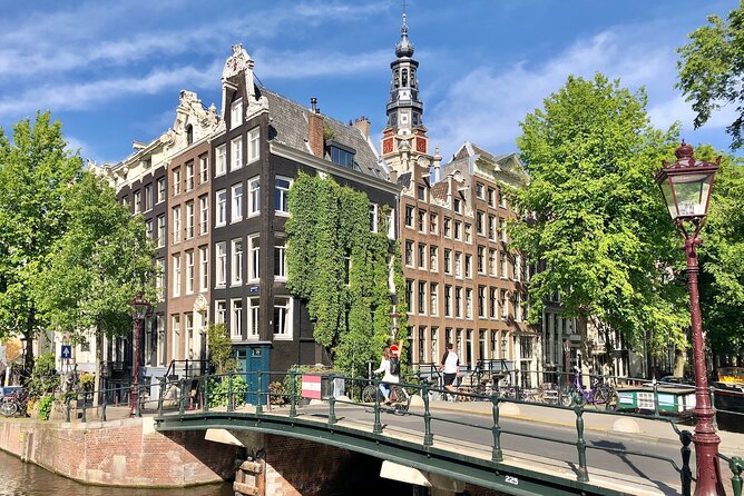 Amsterdam : Anne Frank Tour in EN/DE/IT/ES - Finding Anne Frank’s name at the Holocaust Names Monument
