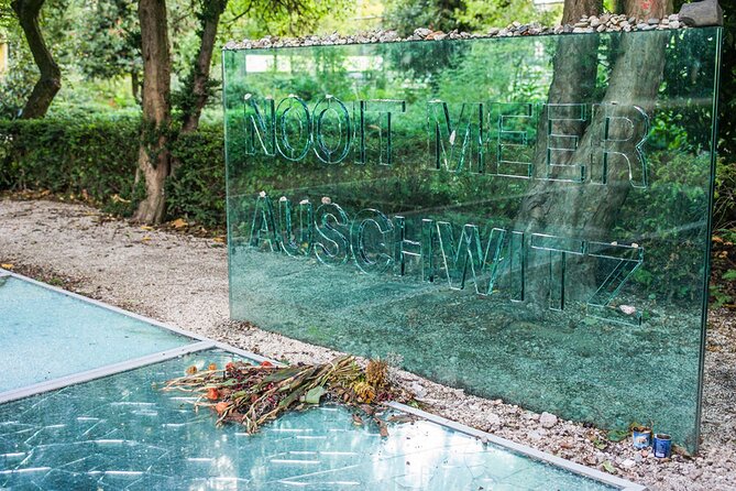 Amsterdam : Anne Frank Tour in EN/DE/IT/ES - Starting at the Waag and Nieuwmarkt