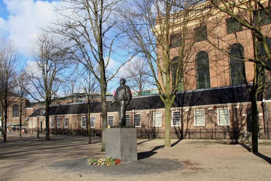 Amsterdam: Anne Frank Walking Tour - Guides, group size, and the pace