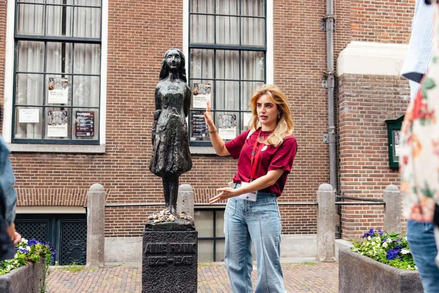 Amsterdam: Anne Frank Walking Tour - Guided in EN/DE/IT/ES - Auschwitz Monument and the Dokwerker