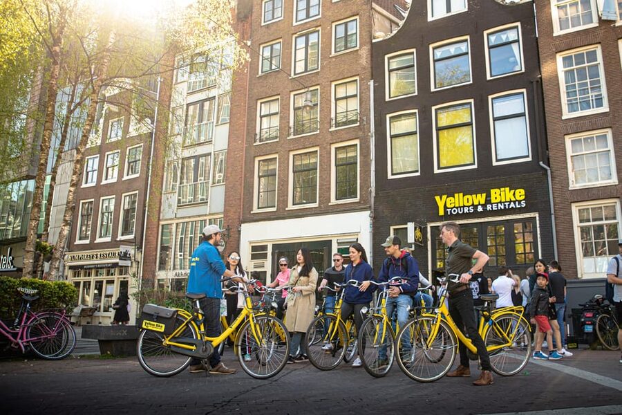 Amsterdam Bike Rental: Central Station & City Center - A city ride through canals and historic streets