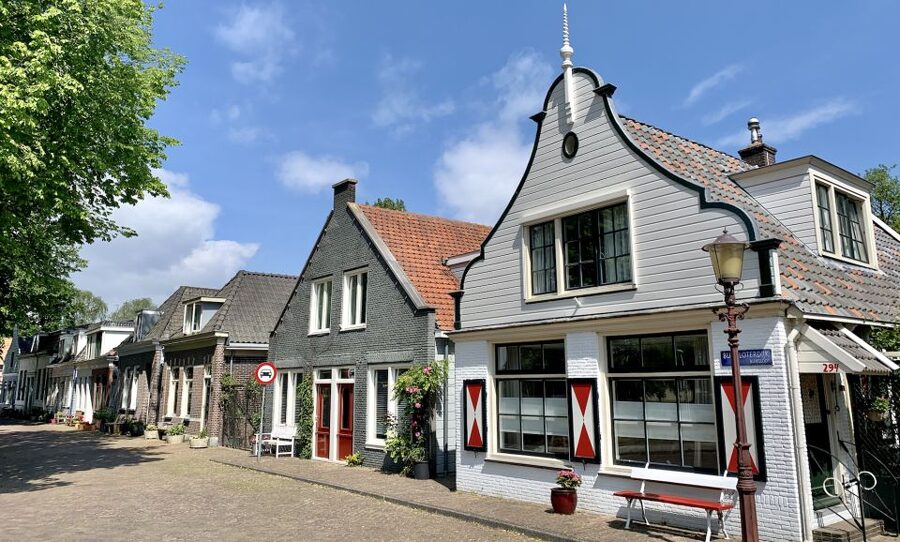 Amsterdam: Bike Tour (Noord) in German or English - Nieuwendammerdijk and old village Amsterdam