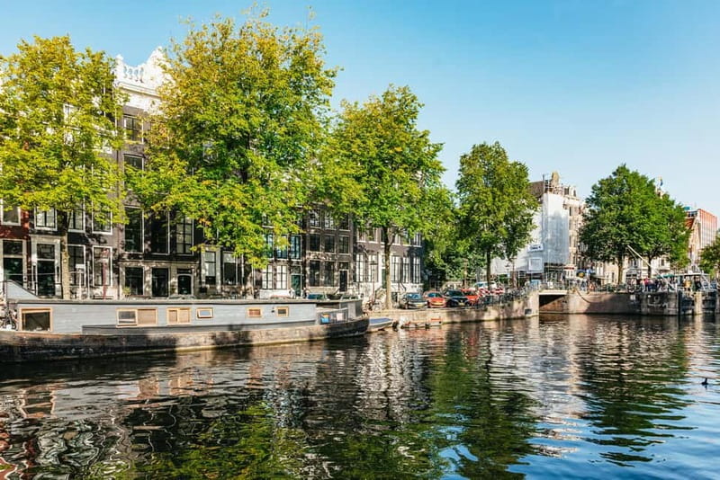 Amsterdam: Bike Tour with Optional Cruise in Small-Group - What the guide adds to the ride
