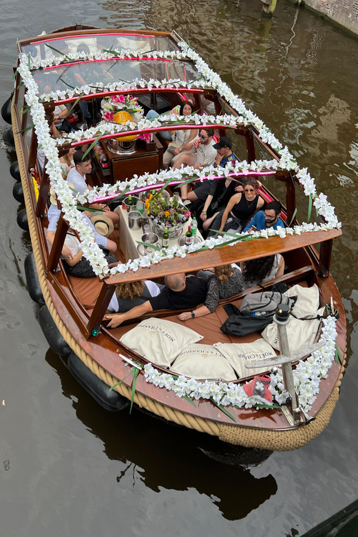 Amsterdam: Boat Tour with Optional Unlimited Drinks - The final sights before returning to Enterprise