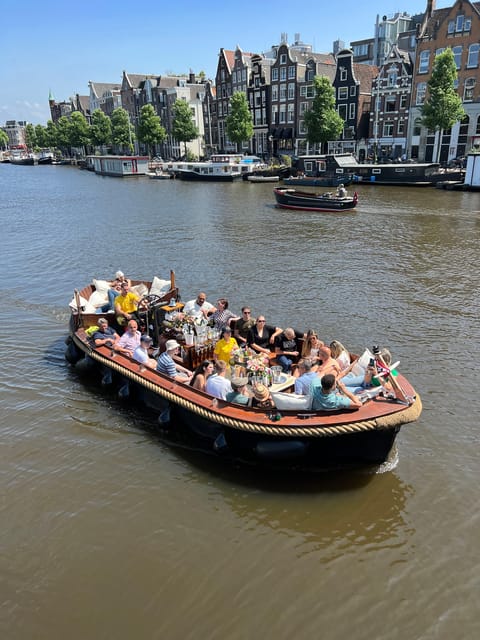 Amsterdam: Boat Tour with Optional Unlimited Drinks - Meeting point and timing tips