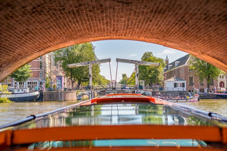 Amsterdam: Body Worlds Exhibition and Canal Cruise - The one-hour canal cruise