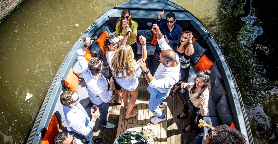 Amsterdam: Canal Belt Private Beer Boat Tour - Four beers, cushions, and a private group