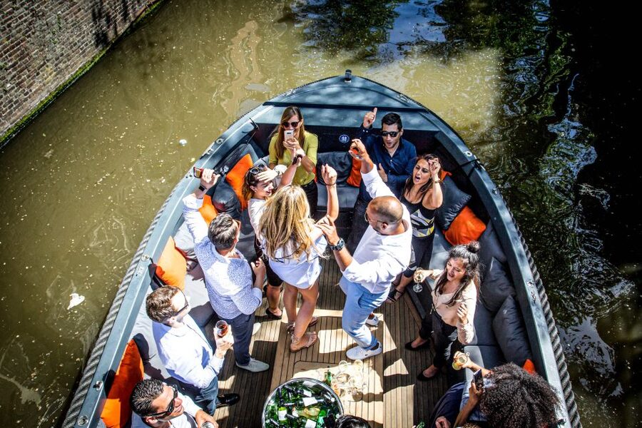Amsterdam: Canal Belt Private Beer Boat Tour - A good fit for celebrations and friend groups