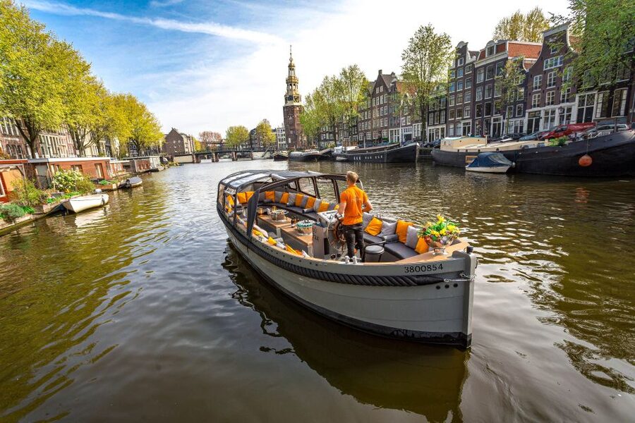 Amsterdam: Canal Belt Private Beer Boat Tour - Ninety minutes through Amsterdam’s Canal Belt