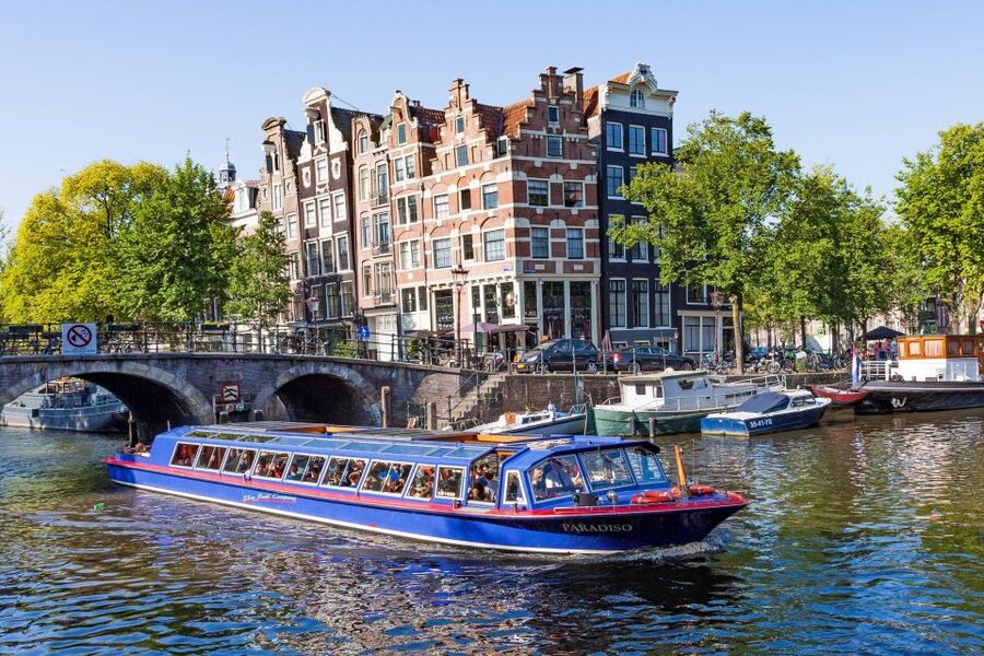 Amsterdam: Canal Cruise and Jewish Cultural Quarter Tickets - The Holocaust sites and an important status check