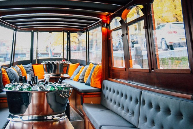 Amsterdam Canal Cruise in Classic Salon Boat With Drinks and Cheese - Finding the orange-clad guides at the Amsterdam meeting point