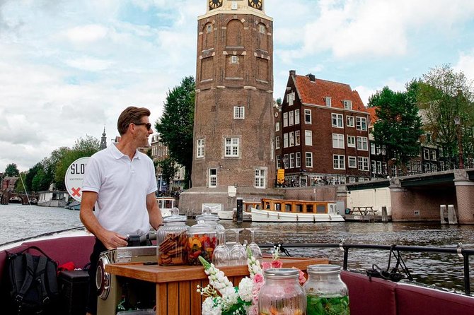 Amsterdam canal cruise in open boat – Guided tour - The waterfront near Central Station