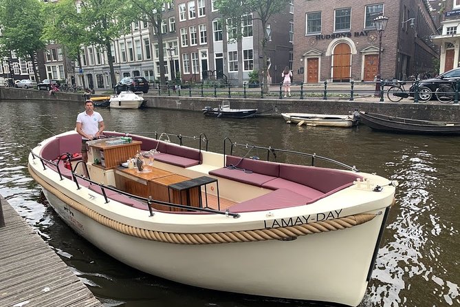 Amsterdam canal cruise in open boat – Guided tour - Who should book this one-hour cruise