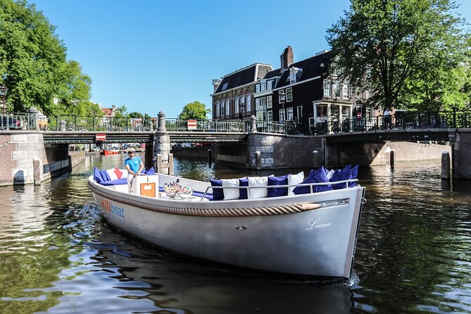 Amsterdam Canal Cruise in Open Boat with Unlimited Drinks Option - Weather, timing, and meeting up