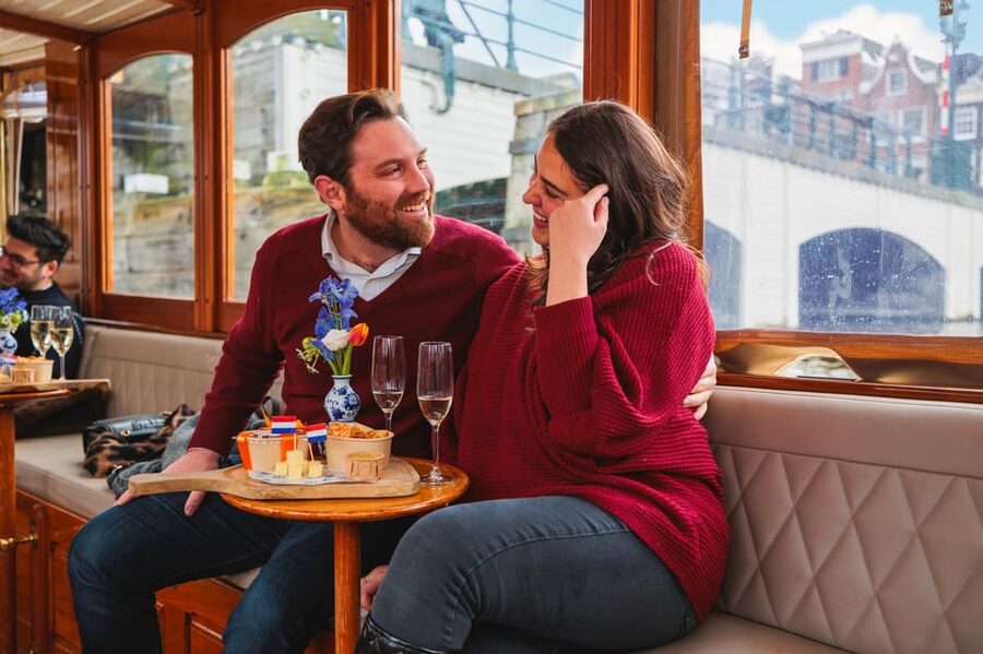 Amsterdam: Canal Cruise with Bubbles & Bites - What the bubbles and bites add