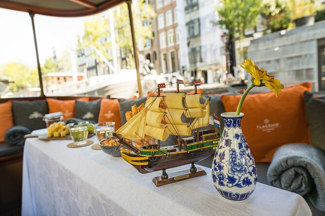 Amsterdam Canal Cruise with Cheese and Wine - The guiding style, from history to stand-up comedy