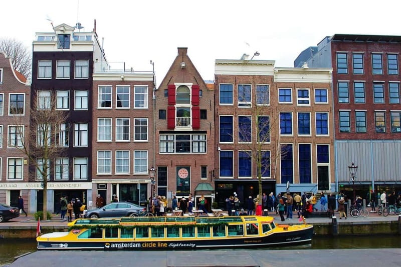 Amsterdam canal cruise with culinary burger or cheese & wine - A route through Amsterdam’s canal belt
