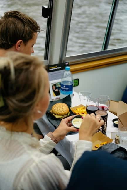 Amsterdam canal cruise with culinary burger or cheese & wine - Should you book it?