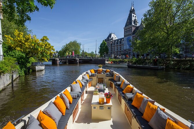 Amsterdam Canal Cruise with German Guide and unlimited drinks - The love bridge and the Hermitage area