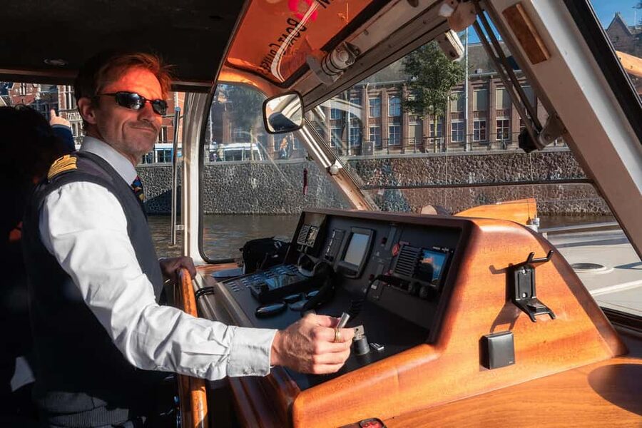 Amsterdam: Canal Cruise with Live Commentary & Audio Guide - Prinsengracht and the Anne Frank House