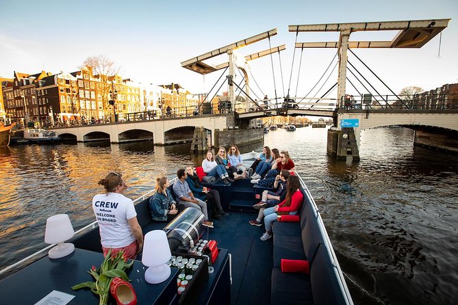 Amsterdam Canal Cruise With Live Guide and Unlimited Drinks - Open air in summer, heated seats in winter