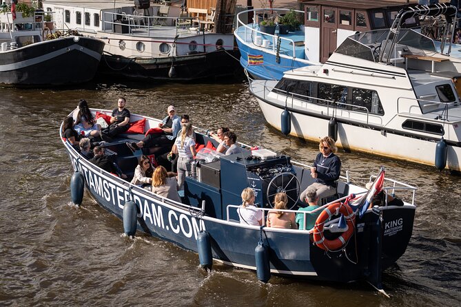 Amsterdam Canal Cruise with Live guide & Two drinks - Central St. - A short canal ride with a full central Amsterdam route