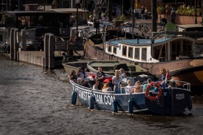 Amsterdam Canal Cruise with Live guide & Two drinks – Central St.
